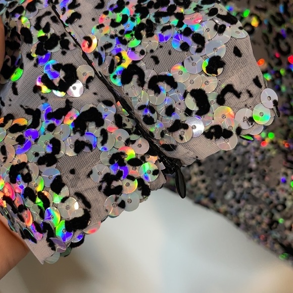 NWT Sandra Mansour
Sequined Velvet Leopard Mini - Picture 13 of 17